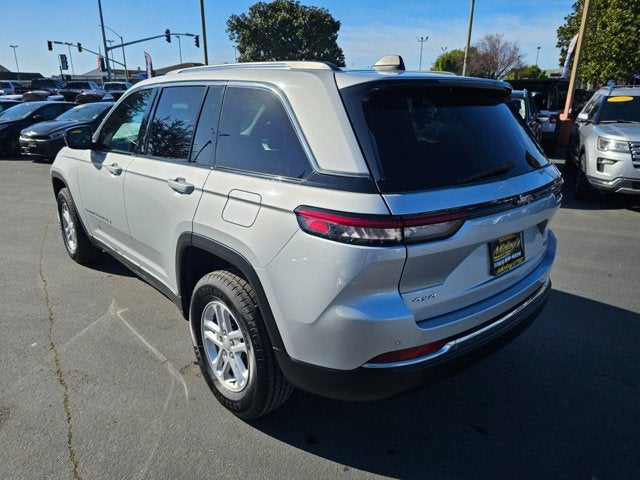 2023 Jeep Grand Cherokee Laredo