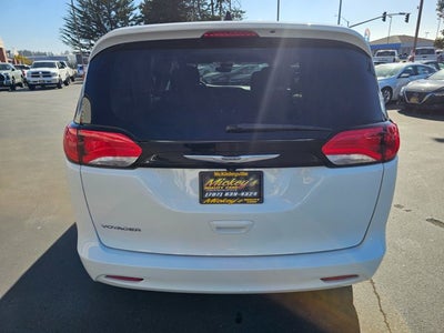 2023 Chrysler Voyager LX
