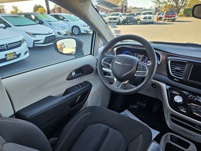 2024 Chrysler Voyager LX