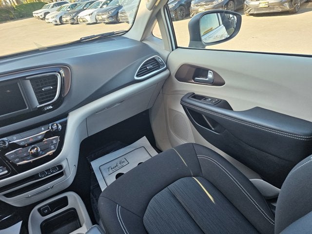 2024 Chrysler Voyager LX