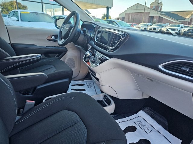 2024 Chrysler Voyager LX