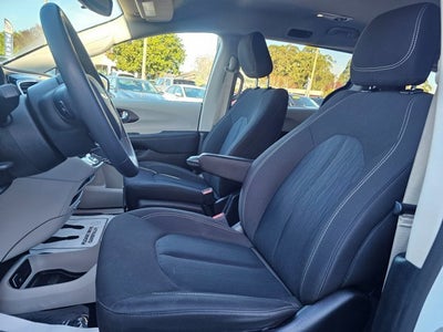 2024 Chrysler Voyager LX