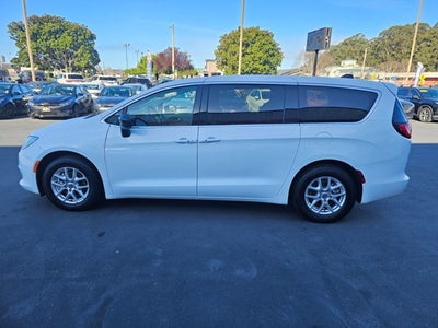 2024 Chrysler Voyager LX