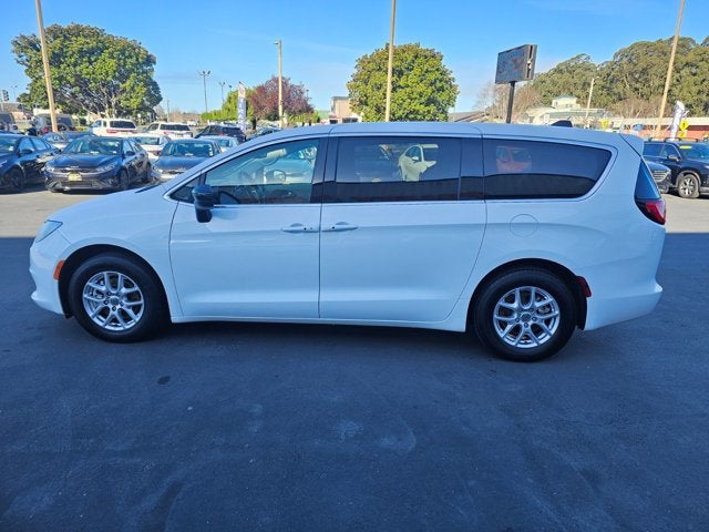 2024 Chrysler Voyager LX