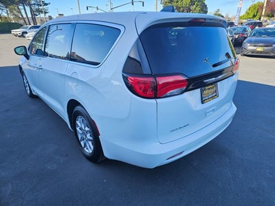 2024 Chrysler Voyager LX