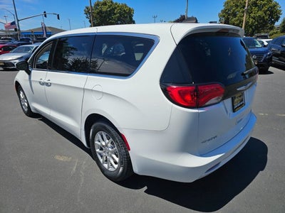 2023 Chrysler Voyager LX